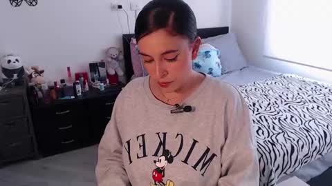 Snapshot of amarat_jolie chatting on 02-12-25, 04:22 Mila online show from 02-12-25, 04:22