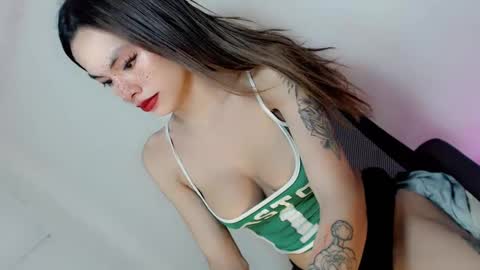 Snapshot of amayahugecock69 chatting on 02-19-25, 11:49 Annika 25yrs old online show from 02-19-25, 11:49