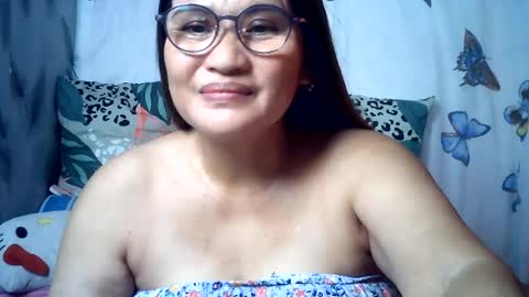 Snapshot of amazing_angel22 chatting on 07-10-26, 03:22 amazing angel online show from 07-10-26, 03:22