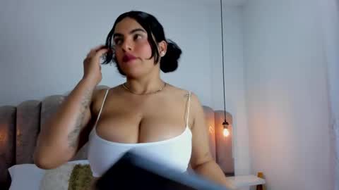 Snapshot of ambar85 chatting on 11-23-25, 01:38 ambar85 online show from 11-23-25, 01:38