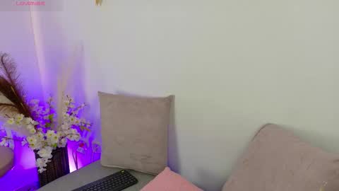 Snapshot of ambar_carterr chatting on 11-25-25, 04:01 Ambar online show from 11-25-25, 04:01