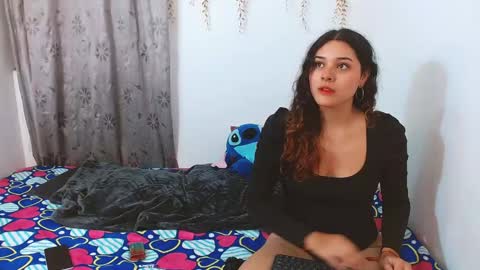 Snapshot of ambarandvalery chatting on 12-02-25, 02:39 AmbarAndValery online show from 12-02-25, 02:39