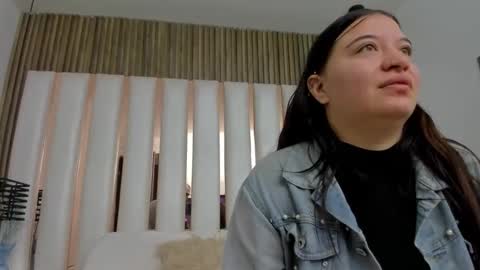 Snapshot of ambargills chatting on 01-13-26, 01:05 AmbarGills online show from 01-13-26, 01:05