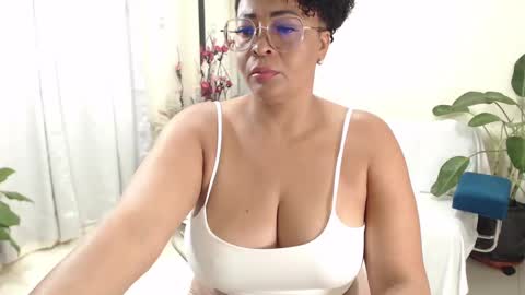 Snapshot of ambarsofhia chatting on 02-18-25, 09:09 Amber Sofhia online show from 02-18-25, 09:09