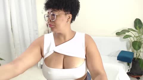 Snapshot of ambarsofhia chatting on 02-20-25, 01:03 Amber Sofhia online show from 02-20-25, 01:03