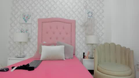 Snapshot of amber__ferrera chatting on 12-20-25, 07:43 amber ferrera online show from 12-20-25, 07:43