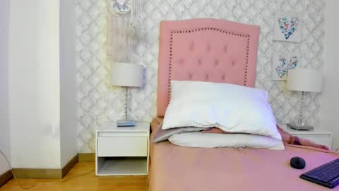 amber bonne online show from 11-24-25, 09:03