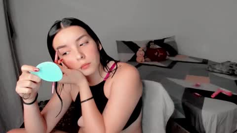 Snapshot of amber_landy1 chatting on 01-15-25, 10:57 amber online show from 01-15-25, 10:57