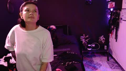 Snapshot of amber_rouss chatting on 04-14-26, 02:28 ROUSS online show from 04-14-26, 02:28