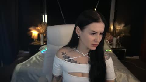 Snapshot of amberdismond chatting on 11-12-25, 07:20 Anna online show from 11-12-25, 07:20