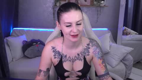 Snapshot of amberdismond chatting on 11-24-25, 06:35 Anna online show from 11-24-25, 06:35