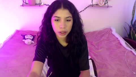 Snapshot of amberjeong chatting on 12-13-24, 03:05 Amber Jeong online show from 12-13-24, 03:05