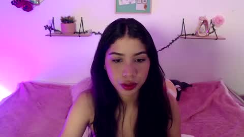 Snapshot of amberjeong chatting on 12-22-24, 08:58 Amber Jeong online show from 12-22-24, 08:58