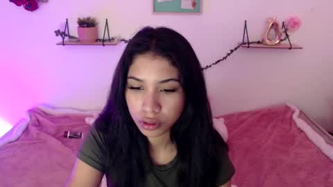 Snapshot of amberjeong chatting on 12-24-24, 12:44 Amber Jeong online show from 12-24-24, 12:44