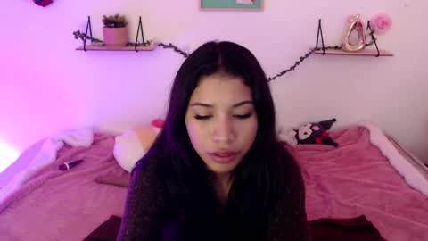 Snapshot of amberjeong chatting on 12-24-24, 09:00 Amber Jeong online show from 12-24-24, 09:00