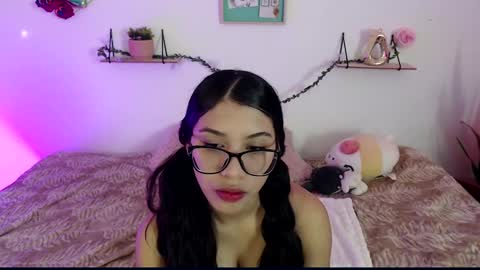 Snapshot of amberjeong chatting on 01-05-25, 10:40 Amber Jeong online show from 01-05-25, 10:40