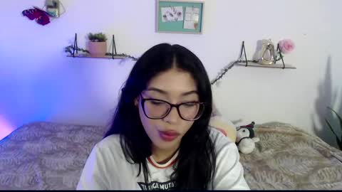 Snapshot of amberjeong chatting on 01-08-25, 11:09 Amber Jeong online show from 01-08-25, 11:09