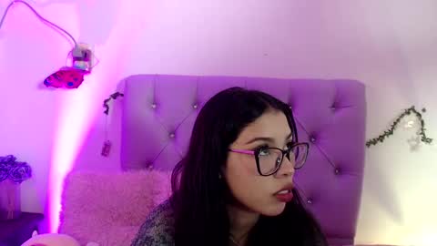 Snapshot of amberjeong chatting on 01-21-25, 12:04 Amber Jeong online show from 01-21-25, 12:04