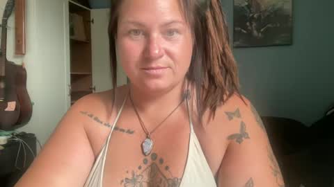 Snapshot of ambermoss7 chatting on 07-15-26, 10:48 ambermoss7 online show from 07-15-26, 10:48