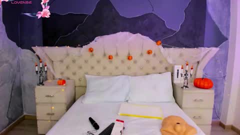 Snapshot of amberrgrey_ chatting on 10-22-25, 06:18 Amber Grey online show from 10-22-25, 06:18