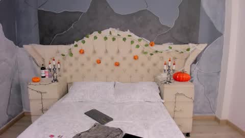 Snapshot of amberrgrey_ chatting on 10-26-25, 12:44 Amber Grey online show from 10-26-25, 12:44