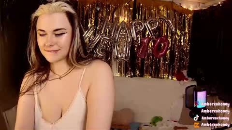 Snapshot of amberxoxhoney chatting on 12-29-24, 01:45 Amber Honey online show from 12-29-24, 01:45