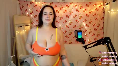 Snapshot of amberxoxhoney chatting on 01-05-25, 11:01 Amber Honey online show from 01-05-25, 11:01