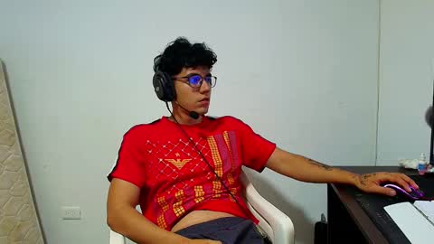 Snapshot of ameli_and_lucas chatting on 01-28-25, 01:08 Amelia  Lucas online show from 01-28-25, 01:08