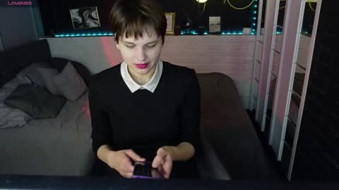 Snapshot of ameli_roses chatting on 10-26-25, 05:46 Ameli online show from 10-26-25, 05:46