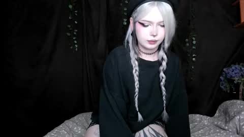 Amelia online show from 11-26-25, 04:52