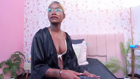 Amelia Adams online show from 11-20-25, 07:19