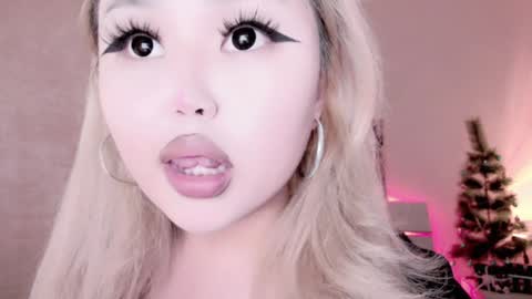 Snapshot of amelia_sunlight chatting on 12-19-24, 11:25 Amelia online show from 12-19-24, 11:25