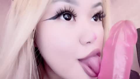 Snapshot of amelia_sunlight chatting on 02-18-25, 12:26 Amelia online show from 02-18-25, 12:26