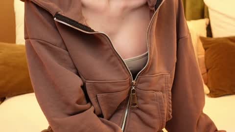 Amelia online show from 01-07-25, 07:42