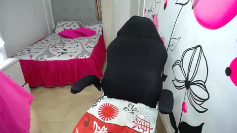 Snapshot of ameliarizo chatting on 09-18-25, 11:40 Amelia online show from 09-18-25, 11:40