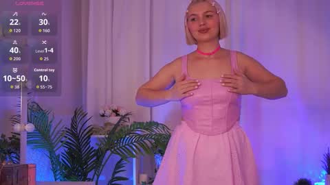 Snapshot of ameliawells chatting on 10-17-25, 05:10 Amelia online show from 10-17-25, 05:10