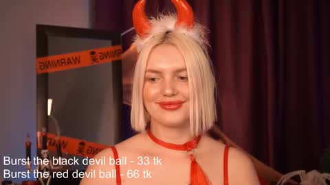 Snapshot of ameliawells chatting on 10-30-25, 06:04 Amelia online show from 10-30-25, 06:04