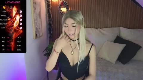 Snapshot of amelieaxie chatting on 12-19-24, 03:07 Isabella online show from 12-19-24, 03:07