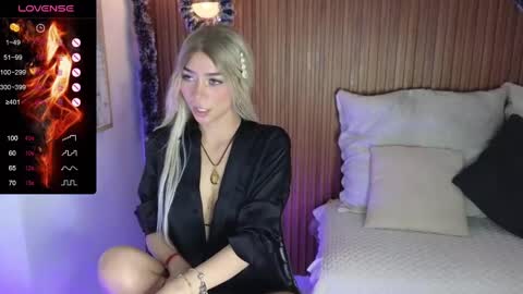 Snapshot of amelieaxie chatting on 12-31-24, 03:55 Isabella online show from 12-31-24, 03:55