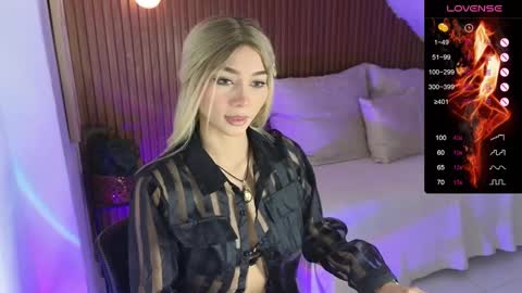 Snapshot of amelieaxie chatting on 01-13-25, 03:45 Isabella online show from 01-13-25, 03:45
