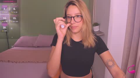 Snapshot of ameliegraham chatting on 12-11-24, 10:58 Amelie Graham online show from 12-11-24, 10:58