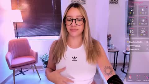 Snapshot of ameliegraham chatting on 11-24-25, 07:13 Amelie Graham online show from 11-24-25, 07:13