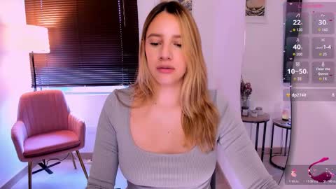 Snapshot of ameliegraham chatting on 12-04-25, 02:37 Amelie Graham online show from 12-04-25, 02:37