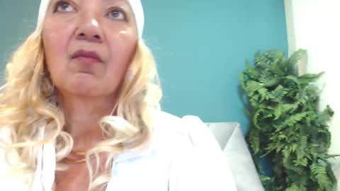 Snapshot of amelielux chatting on 03-12-26, 06:58 Amelie Lux online show from 03-12-26, 06:58