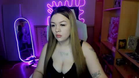 Amelie online show from 04-12-26, 01:21