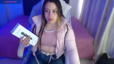 Snapshot of amelierose1 chatting on 05-04-26, 03:52 Amelie online show from 05-04-26, 03:52