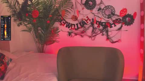 Amelie online show from 10-14-25, 02:45