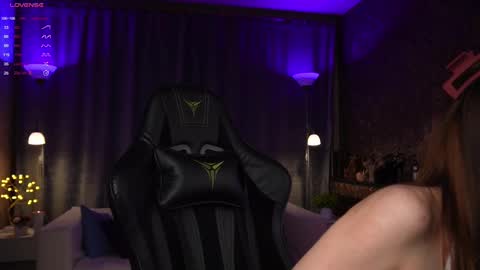 Snapshot of amelyxxx chatting on 03-08-25, 03:28 Amy online show from 03-08-25, 03:28