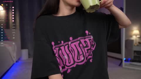 Snapshot of amelyxxx chatting on 09-13-25, 01:16 Amy online show from 09-13-25, 01:16