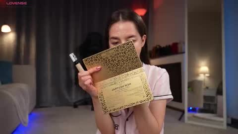 Snapshot of amelyxxx chatting on 10-10-25, 12:42 Amy online show from 10-10-25, 12:42